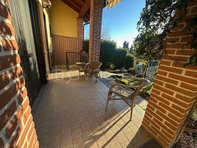 casa indipendente in vendita ad Oleggio