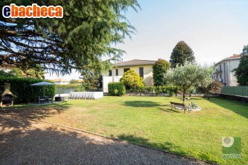 casa indipendente in vendita ad Oleggio in zona Loreto
