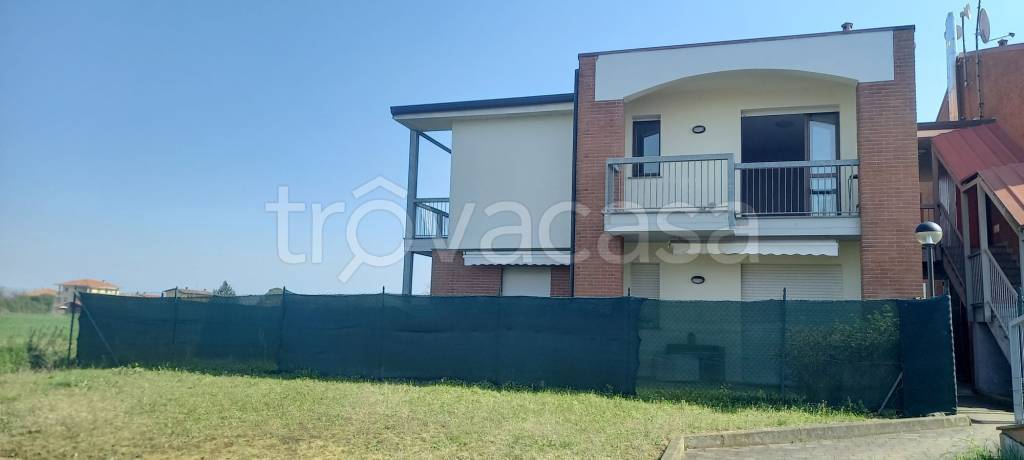 appartamento in vendita ad Oleggio in zona Carmine