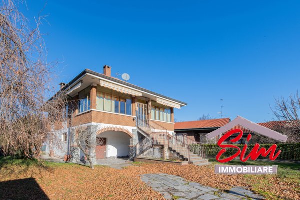 casa indipendente in vendita ad Oleggio