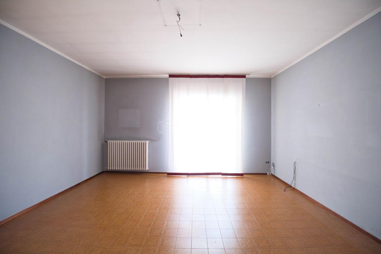appartamento in vendita ad Oleggio in zona Carmine