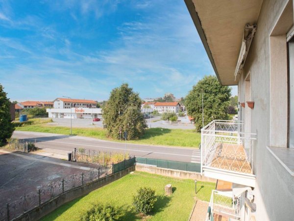 appartamento in vendita ad Oleggio in zona Carmine