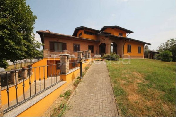 casa indipendente in vendita ad Oleggio