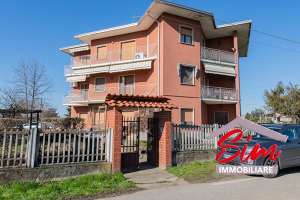 appartamento in vendita ad Oleggio in zona Fornaci