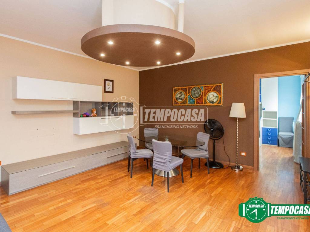 casa indipendente in vendita ad Oleggio