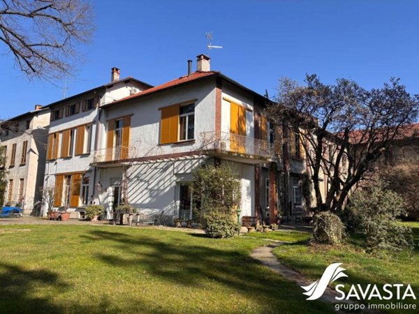 casa indipendente in vendita ad Oleggio