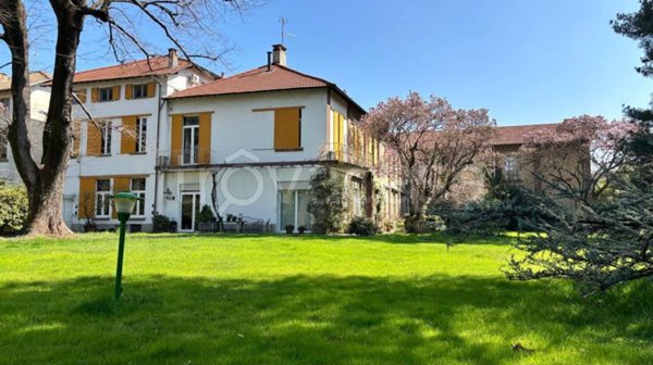 casa indipendente in vendita ad Oleggio