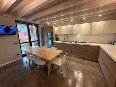 casa indipendente in vendita ad Oleggio