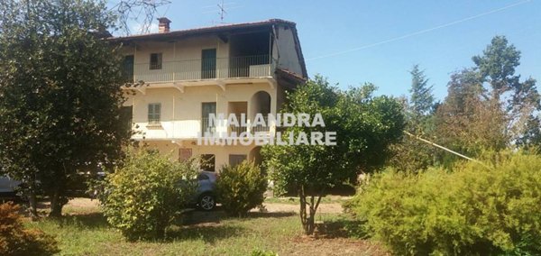 casa indipendente in vendita ad Oleggio