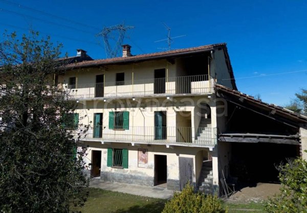 casa indipendente in vendita ad Oleggio