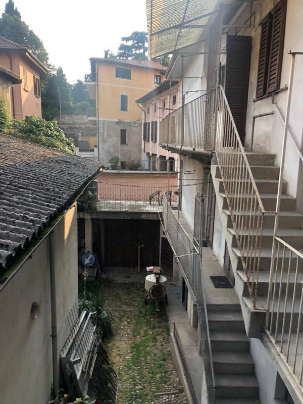 casa indipendente in vendita ad Oleggio