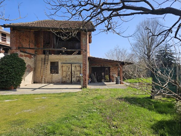 casale in vendita ad Oleggio in zona Fornaci