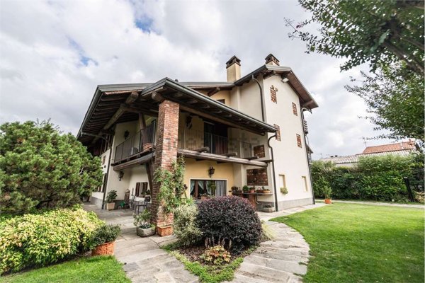 casale in vendita ad Oleggio