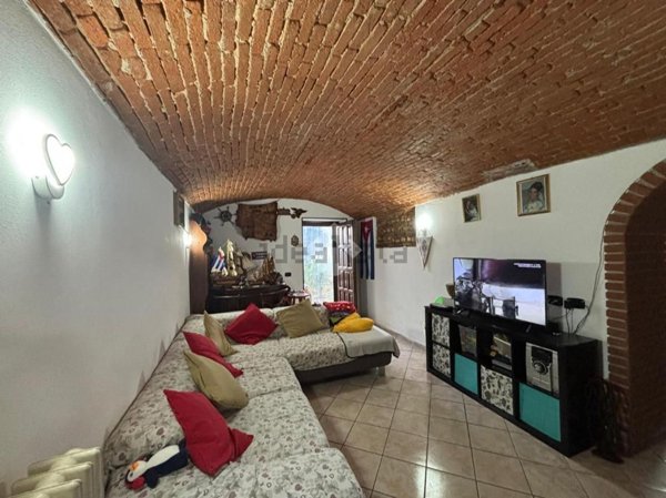casa semindipendente in vendita ad Oleggio in zona Bedisco
