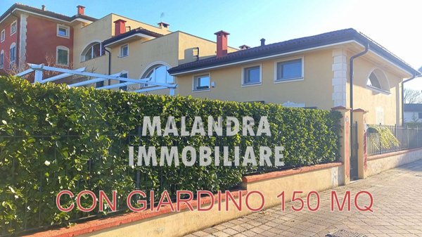 casa indipendente in vendita ad Oleggio