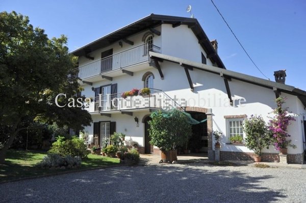 casa indipendente in vendita ad Oleggio