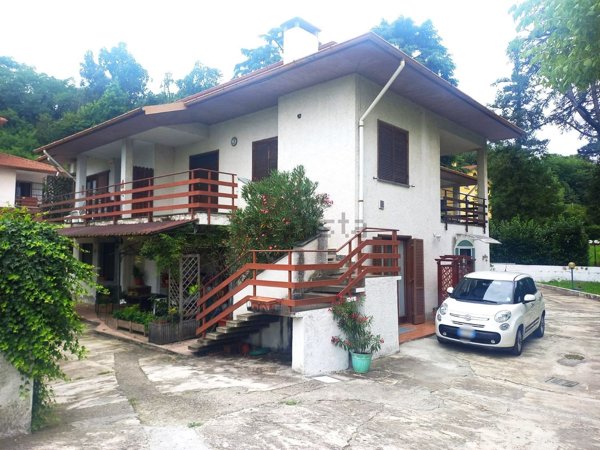 appartamento in vendita ad Oleggio in zona Loreto