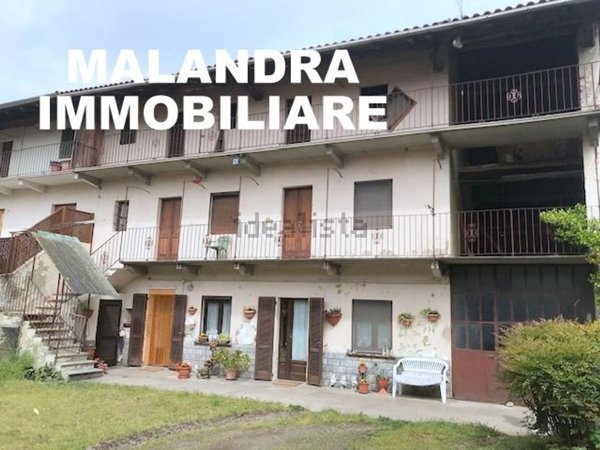 esavano in vendita ad Oleggio in zona San Giovanni