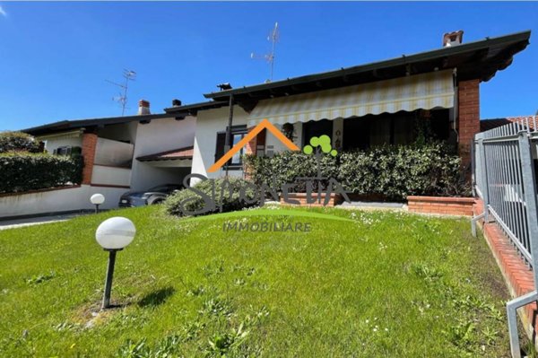 casa indipendente in vendita ad Oleggio