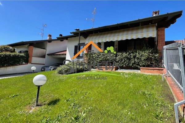 casa indipendente in vendita ad Oleggio