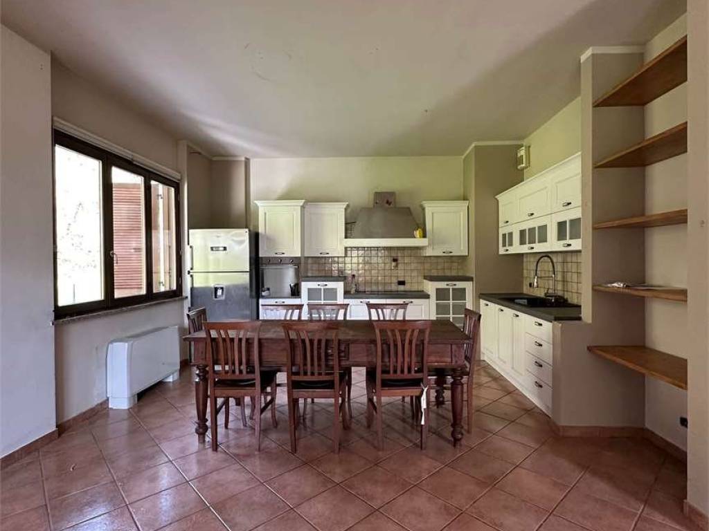 appartamento in vendita ad Oleggio in zona Loreto