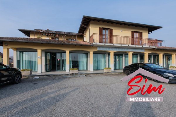 locale commerciale in vendita ad Oleggio