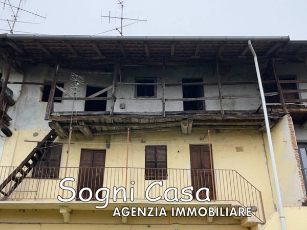 casa indipendente in vendita ad Oleggio