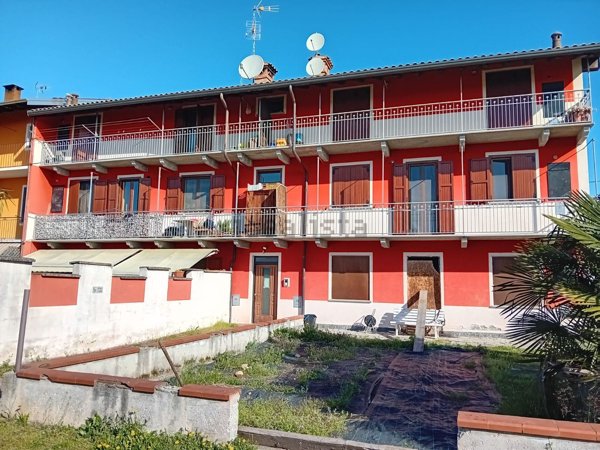 appartamento in vendita ad Oleggio in zona San Giovanni