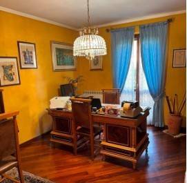 casa indipendente in vendita ad Oleggio