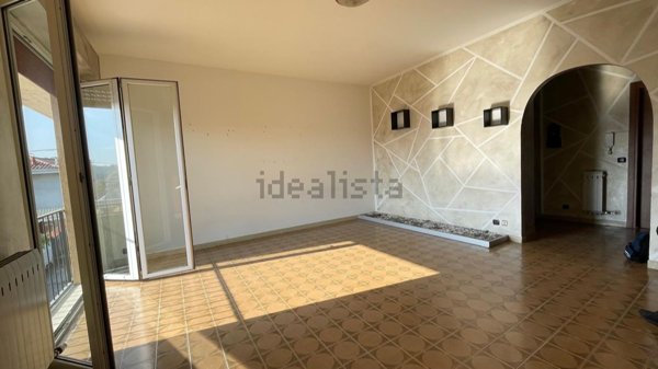 appartamento in vendita ad Oleggio in zona Loreto