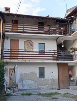 casa indipendente in vendita ad Oleggio
