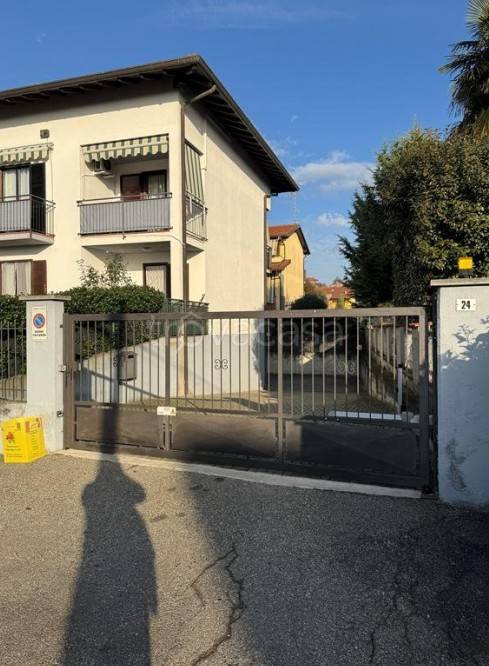 casa indipendente in vendita ad Oleggio