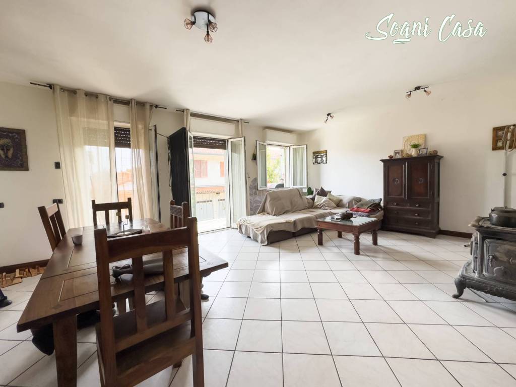 casa indipendente in vendita ad Oleggio
