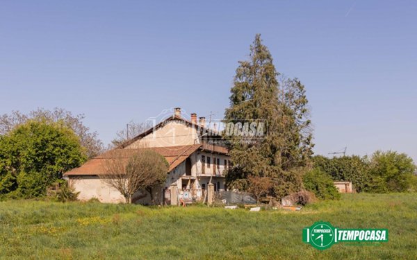 casale in vendita ad Oleggio