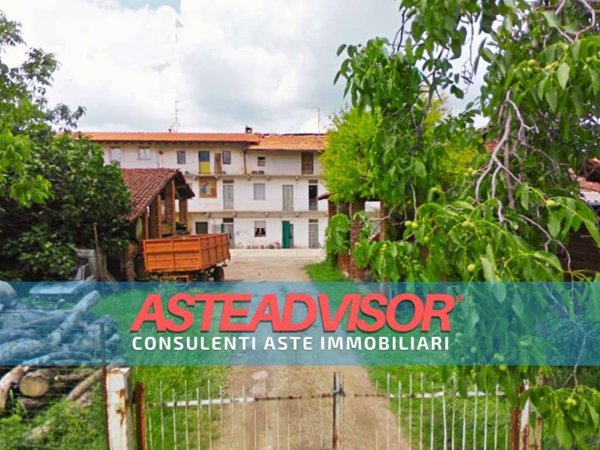 casa indipendente in vendita ad Oleggio