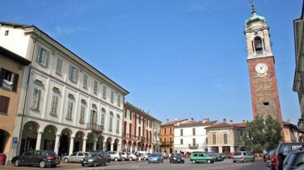 negozio in vendita ad Oleggio