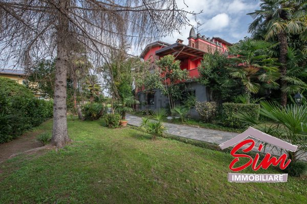 casa indipendente in vendita ad Oleggio