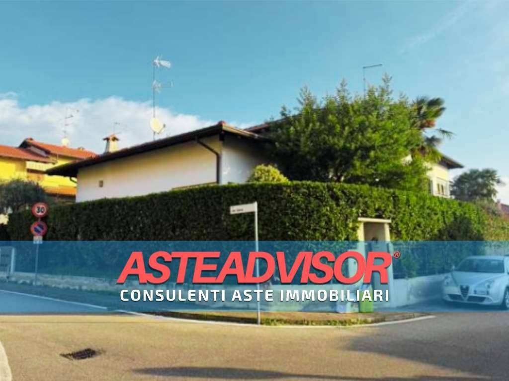casa indipendente in vendita ad Oleggio