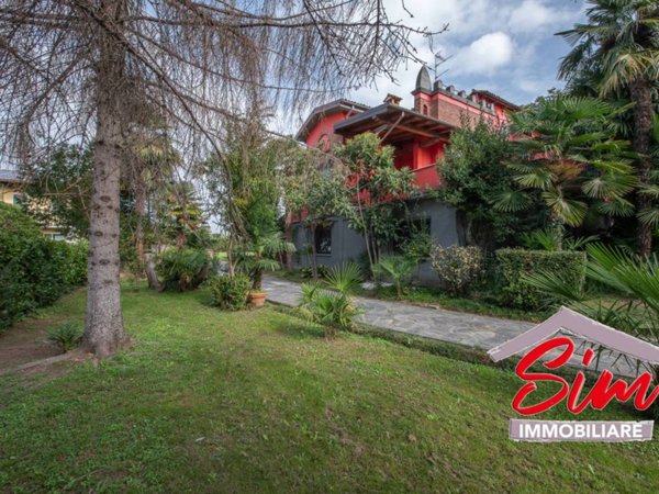 casa indipendente in vendita ad Oleggio