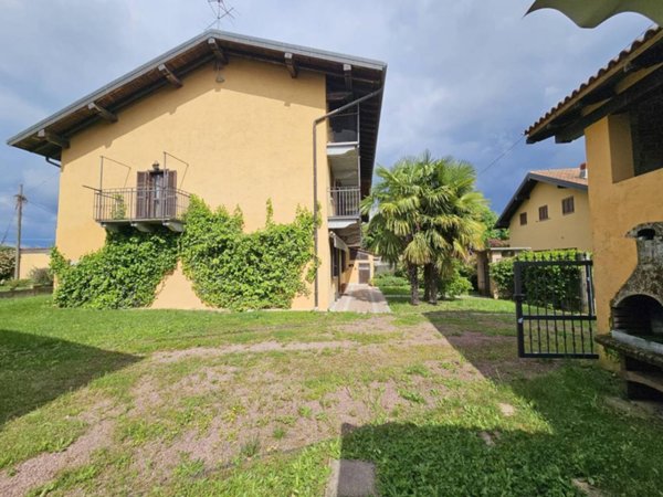 casa indipendente in vendita ad Oleggio