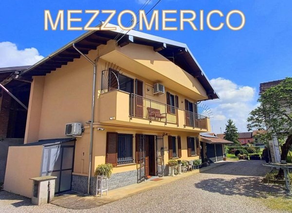 casa indipendente in vendita ad Oleggio