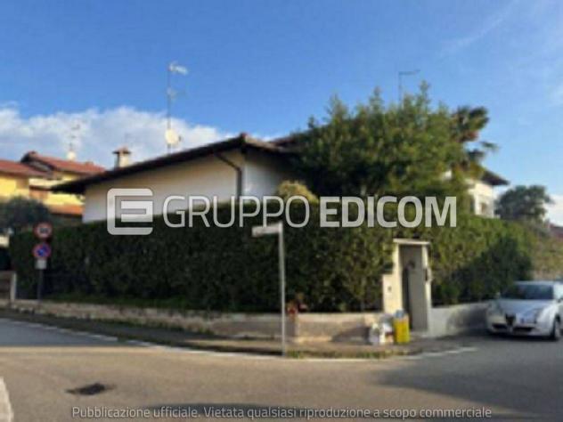 casa indipendente in vendita ad Oleggio