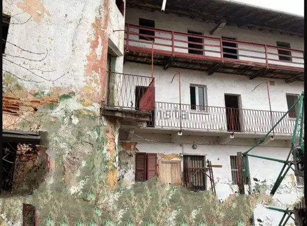appartamento in vendita ad Oleggio in zona Fornaci