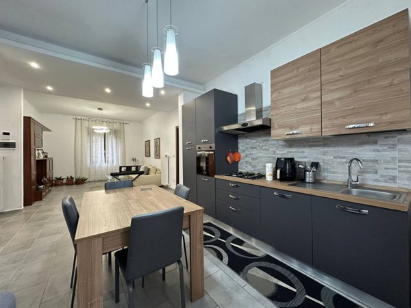 casa indipendente in vendita ad Oleggio
