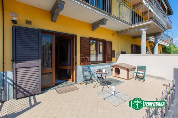 casa indipendente in vendita ad Oleggio