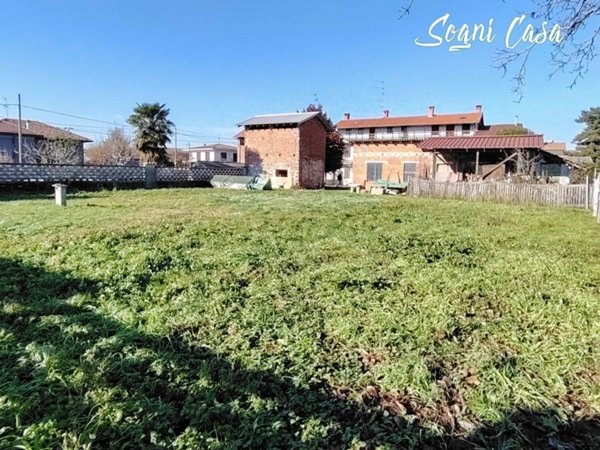 casa indipendente in vendita ad Oleggio