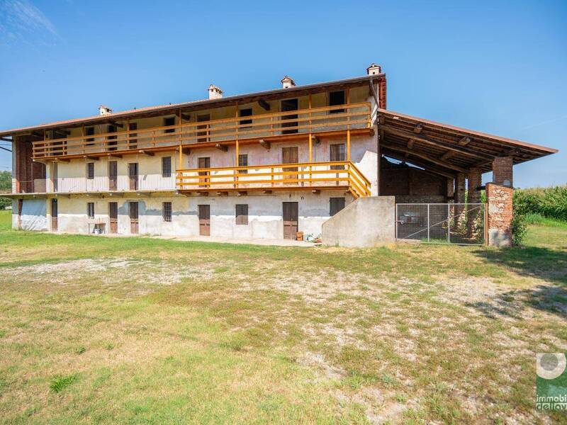 casa indipendente in vendita ad Oleggio