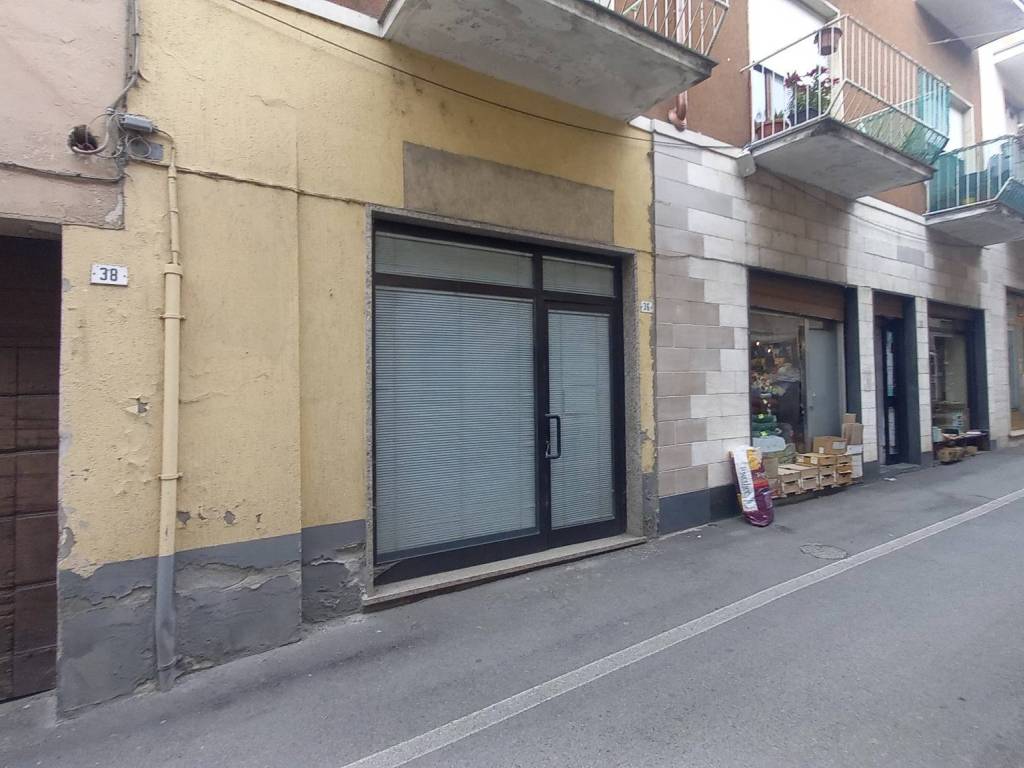 negozio in vendita ad Oleggio
