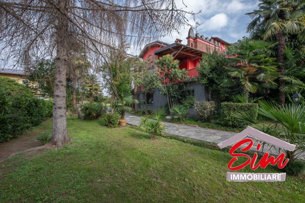 casa indipendente in vendita ad Oleggio