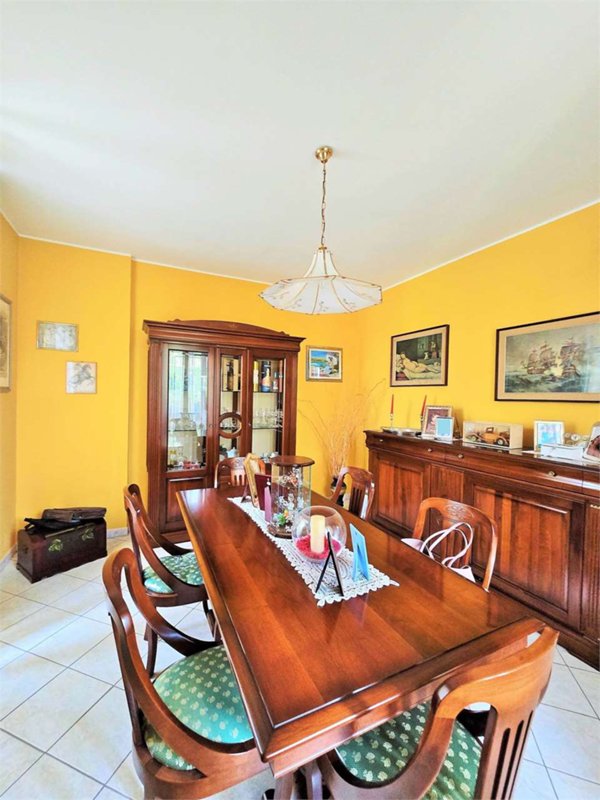 casa indipendente in vendita ad Oleggio